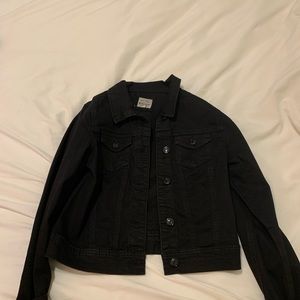 Black Jean jacket in size S. Perfect for any occasion.
